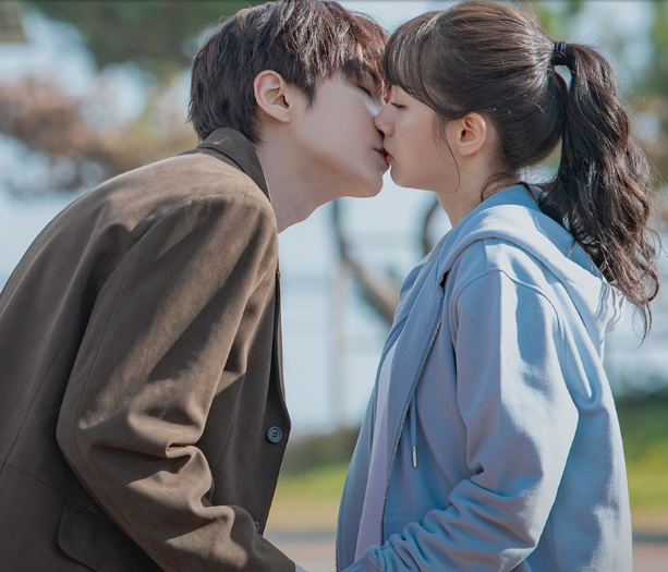 Hwang In Youp và Hyeri viết tiếp chuyện tình dang dở sau 15 năm xa cách.