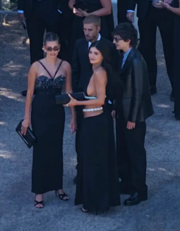Kylie Jenner và Timothée Chalamet cũng dành thời gian giao lưu cùng vợ chồng Justin Bieber.