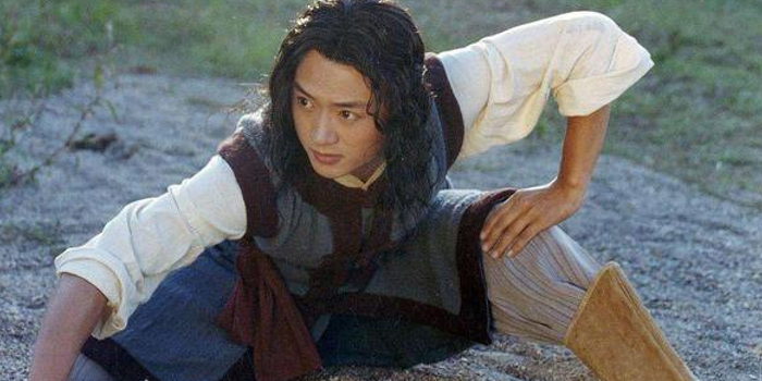 Đứng đầu bảng là Thạch Phá Thiên, nhân vật trung tâm của Hiệp khách hành. Khác với nhiều cao thủ chủ động truy cầu võ học, con đường thành danh của Thạch Phá Thiên gắn với hàng loạt cơ duyên và quá trình tiếp nhận những nguồn nội lực đặc biệt. Sau nhiều biến cố, Thạch Phá Thiên lĩnh hội được võ học trên Hiệp Khách đảo, qua đó đạt tới cảnh giới nội công rất cao. Điểm đặc biệt của nhân vật nằm ở việc sức mạnh không chỉ đến từ một tuyệt kỹ riêng lẻ mà là kết quả của sự kết hợp giữa nội lực, khả năng lĩnh hội và những cơ duyên liên tiếp. Chính vì vậy, Thạch Phá Thiên thường được người hâm mộ đặt vào nhóm những nhân vật có cảnh giới võ công cao nhất trong thế giới Kim Dung.