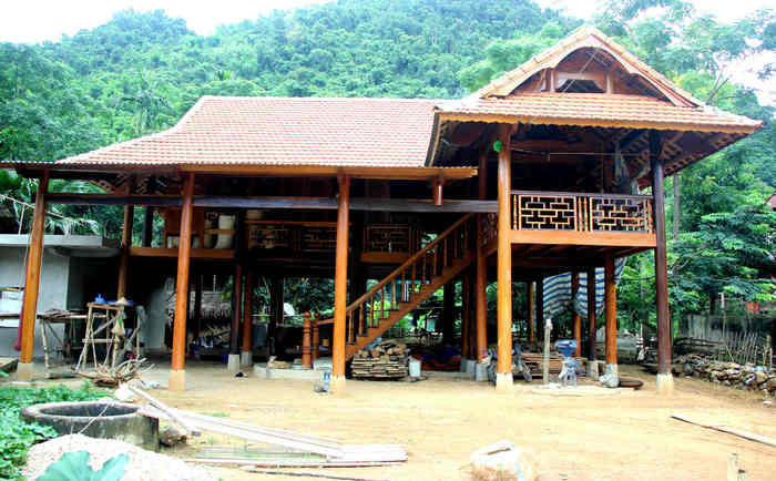Một ngôi nhà sàn ở xã Cắm Muộn, Quế Phong, Nghệ An. Ảnh: Hùng Cường/báo Nghệ An
