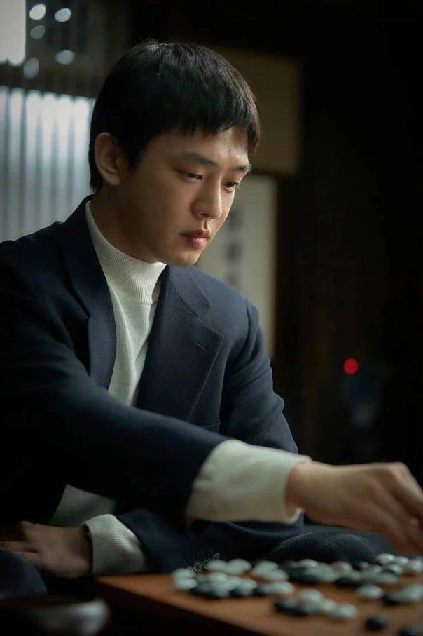Vampire dự kiến khởi quay trong tháng 8/2026 và ra rạp năm 2028, đánh dấu màn kết hợp giữa Yoo Ah In và đạo diễn Exhuma Jang Jae Hyun. Ảnh: Netflix.
