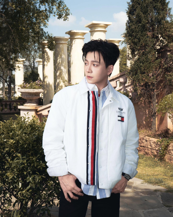 Ngô Kiến Huy sở hữu phong cách trẻ trung, năng động sau nhiều năm hoạt động trong showbiz Việt. Ảnh: FBNV