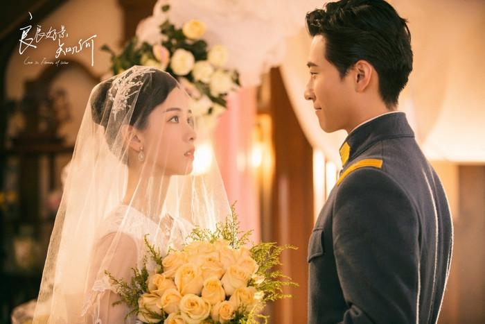 Với Đậu Kiêu và Trần Đô Linh đóng chính, Cảnh Đẹp Ngày Vui Biết Bao Giờ là lựa chọn dành cho khán giả yêu thích chuyện tình dân quốc nhiều trắc trở. Lâm Hàng Cảnh (Trần Đô Linh) vốn là tiểu thư sa cơ, phải nương nhờ gia đình Tiêu đại soái. Tại đây, cô thường xuyên đối đầu với Tiêu Bắc Thần (Đậu Kiêu), vị tam thiếu gia có tính cách mạnh mẽ. Sau thời gian rèn luyện trong quân trường, Tiêu Bắc Thần trở thành một vị tướng và quyết định kết hôn với Hàng Cảnh. Tuy nhiên, cuộc hôn nhân ấy không lập tức mang đến hạnh phúc khi cả hai liên tục vướng vào hiểu lầm, biến cố gia đình và những ảnh hưởng khốc liệt từ chiến tranh. Qua những thử thách, tình cảm giữa họ dần được nhìn nhận theo một cách khác.