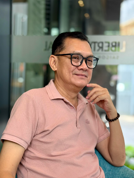 NSƯT Hữu Châu hoạt động sôi nổi trên màn ảnh rộng.
