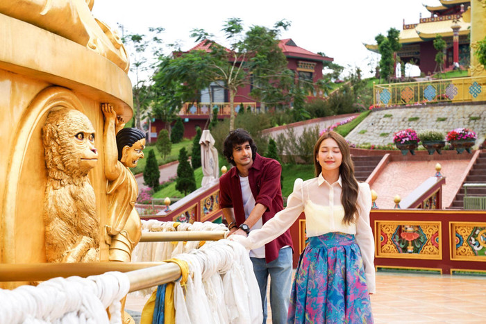 Khả Ngân với vai diễn trong Vạn Dặm Yêu Em.