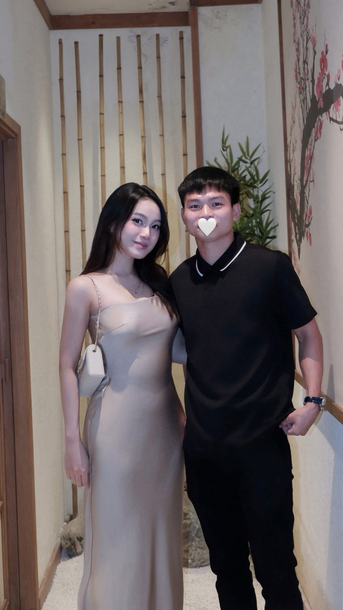 Cô giáo Nguyễn Linh - bà xã của cầu thủ Hồ Văn Cường.