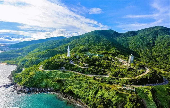 Ngoài biển, Mai Tài Phến liệu có biết ở quê Mỹ Tâm còn nhiều nơi đẹp đến bất ngờ thế này! Ảnh 2