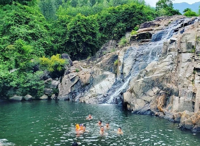 Ngoài biển, Mai Tài Phến liệu có biết ở quê Mỹ Tâm còn nhiều nơi đẹp đến bất ngờ thế này! Ảnh 5