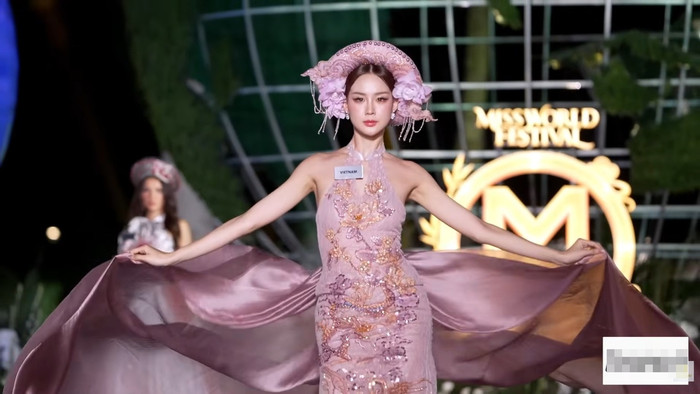 Bảo Ngọc trong phần thi Top Model tại Miss World.