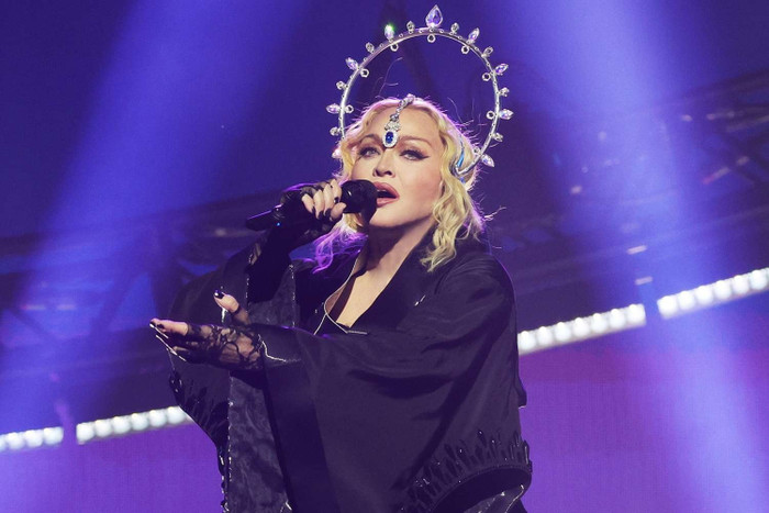 Huyền thoại âm nhạc của 2 thế hệ Madonna và Taylor Swift đối đầu Ảnh 1