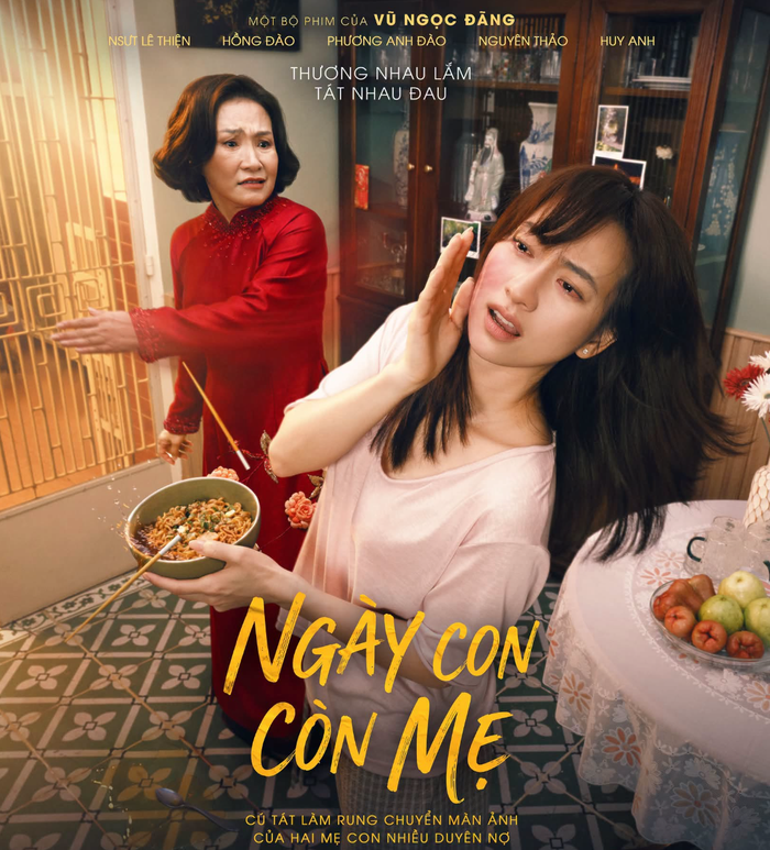 Phương Anh Đào và Hồng Đào trong poster mới của Ngày Con Còn Mẹ. Ảnh: NSX
