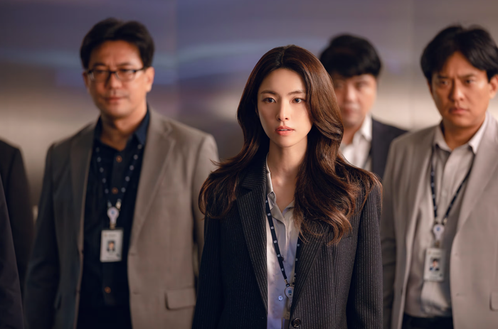 Đáng chú ý, thành tích của bộ phim diễn ra trong thời điểm Ha Young vướng tranh cãi liên quan đến lịch sử của ông cố.
