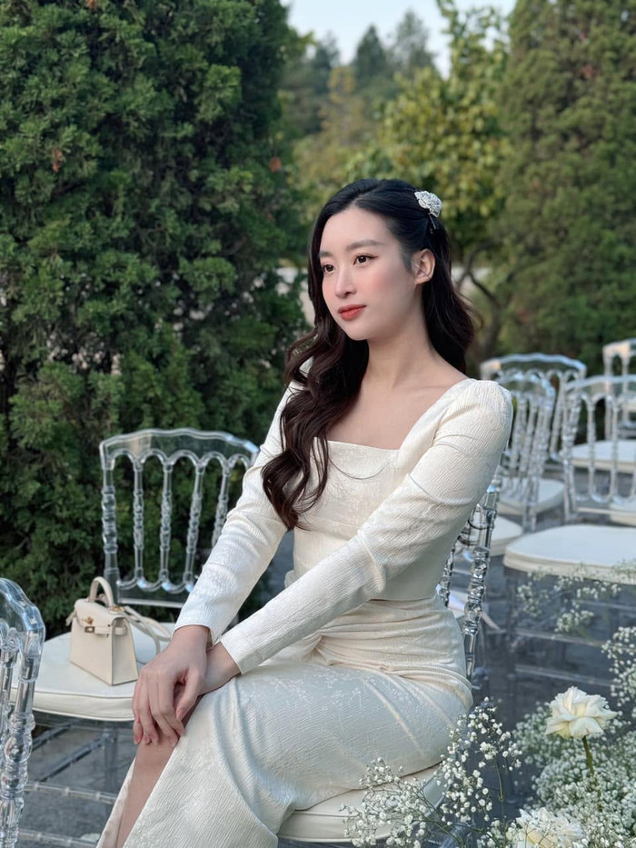 Nhan sắc mặn mà, cuốn hút của Đỗ Mỹ Linh.