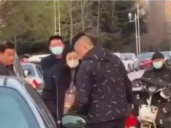 Ép nhân tình bỏ vợ để cưới mình ở giữa đường, người phụ nữ nhận 'cái kết' phũ phàng Ảnh 3