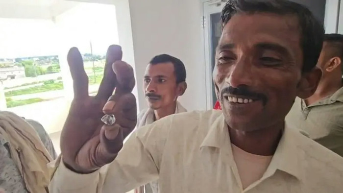 7 công nhân nghèo rủ nhau đi đào mỏ, đổi đời nhờ tìm thấy kho báu trị giá 1,5 tỷ đồng Ảnh 2