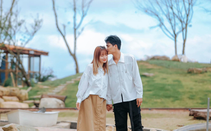 Mạc Văn Khoa và vợ - Vy Pumpe.
