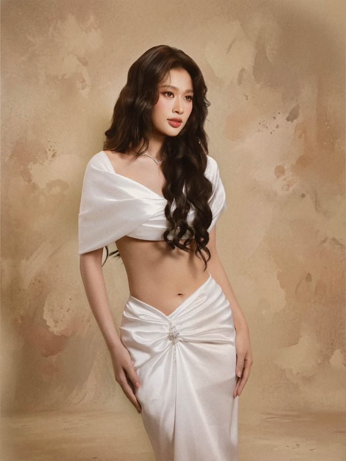 Từ một gương mặt quen thuộc trong lĩnh vực sắc đẹp, Thiên Ân đang từng bước thử sức với điện ảnh và nhận được những tín hiệu tích cực. Ảnh: FBNV