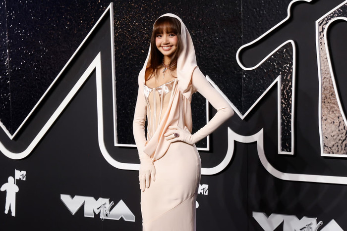 4 đề cử VMAs 2026 của Lisa gây tranh cãi Ảnh 4