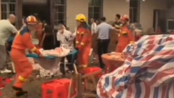 Bức tường nhà đổ sập tại tiệc mừng con đậu đại học, 5 người tử vong thương tâm Ảnh 2