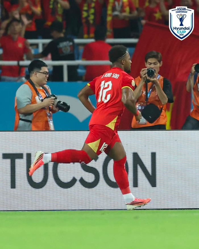 Cú đúp vào lưới Malaysia giúp Nguyễn Xuân Son nâng tổng số bàn thắng tại AFF Cup lên 12, đồng thời chạm một cột mốc đặc biệt với 8 pha lập công kể từ vòng bán kết. Ảnh: ASEAN United FC