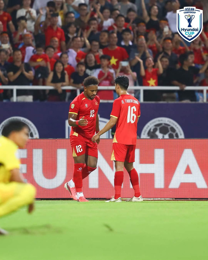 HLV Kim Sang Sik đặt kỳ vọng lớn vào Nguyễn Xuân Son trước trận chung kết AFF Cup 2026, thậm chí mong tiền đạo này ghi thêm 3 bàn để giúp tuyển Việt Nam bảo vệ chức vô địch. Ảnh: ASEAN United FC