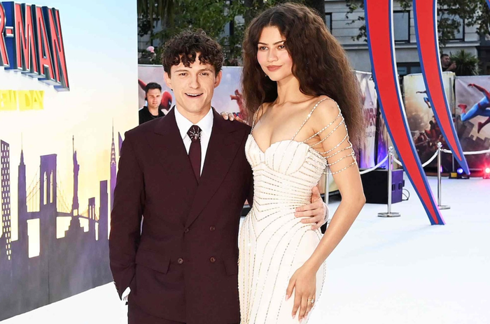 Tom Holland và Zendaya tại sự kiện quảng bá phim 'Người Nhện: Khởi đầu mới'.