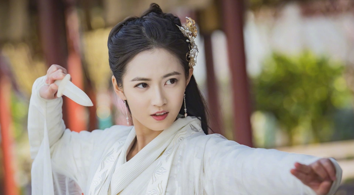 &nbsp;Triệu Mẫn sở hữu vẻ đẹp sắc sảo và khí chất hơn người.