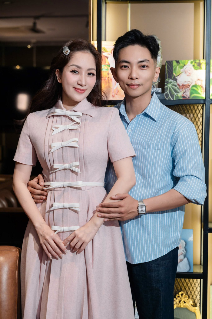 Khánh Thi và Phan Hiển có gần hai thập kỷ đồng hành cùng nhau.