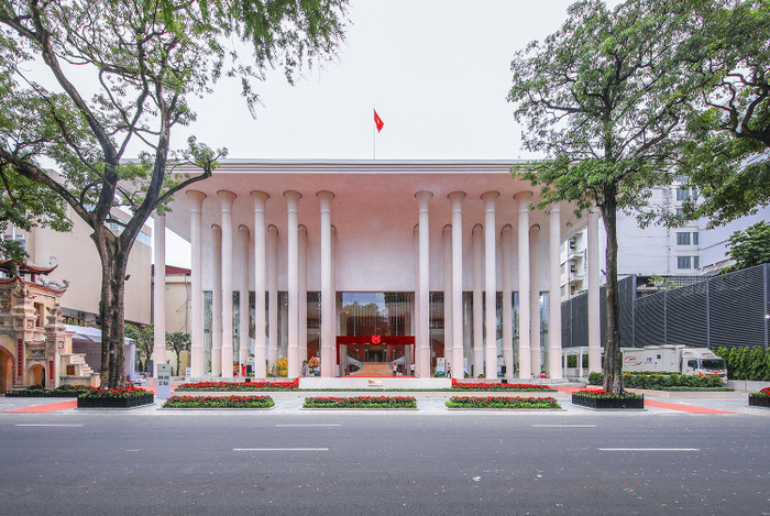 Nhà hát Hồ Gươm.