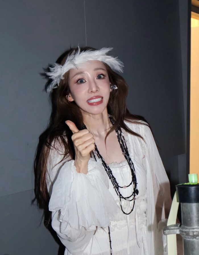 Sandara Park trong loạt ảnh hậu trường mới đây.