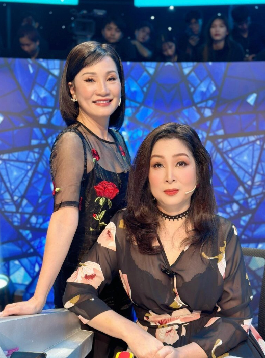 NSND Hồng Vân và Hồng Đào.