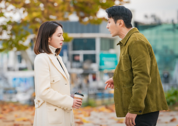 Cuộc hôn nhân của Lee Min Jung và Kim Ji Seok đứng trước bờ vực tan vỡ.