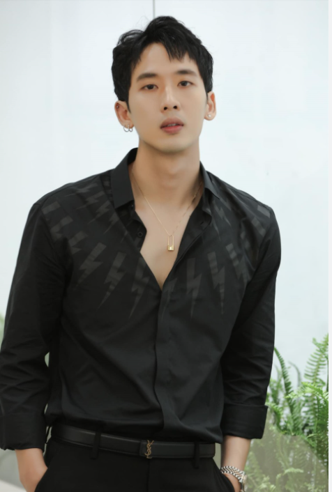 Tuấn Trần.