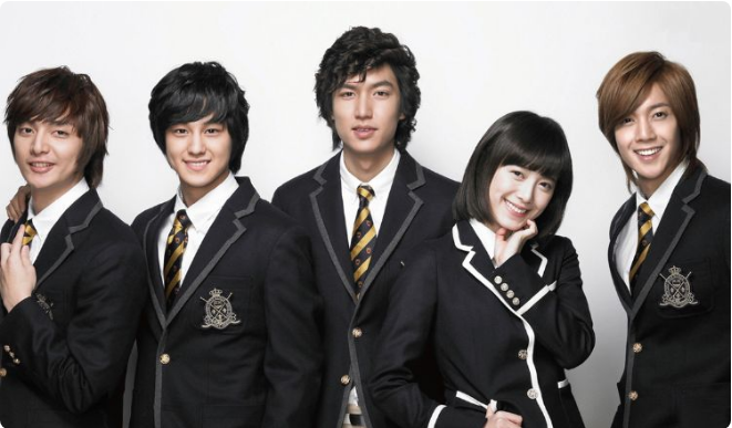 Boys Over Flowers là một trong những bộ phim học đường Hàn Quốc kinh điển, từng tạo nên cơn sốt lớn tại nhiều quốc gia châu Á. Geum Jan Di (Goo Hye Sun) xuất thân bình thường nhưng có cơ hội học tại trường Shinhwa dành cho con em giới thượng lưu. Tại đây, cô đối đầu với F4, nhóm bốn nam sinh quyền lực đứng đầu trường, đặc biệt là Goo Jun Pyo (Lee Min Ho). Từ những cuộc đối đầu, Jun Pyo dần nảy sinh tình cảm với Jan Di. Tuy nhiên, chuyện tình của họ gặp nhiều trở ngại bởi khoảng cách địa vị và sự phản đối từ gia đình.