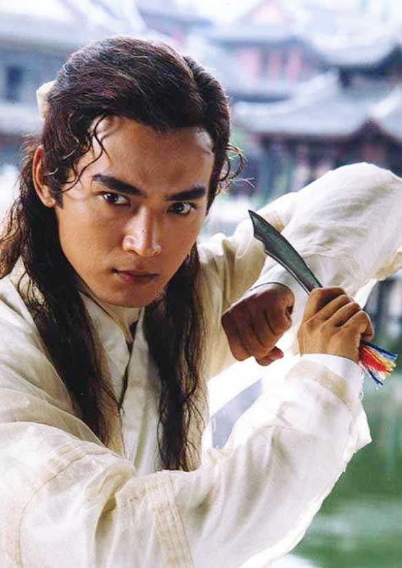 Tiêu Ân Tuấn trong vai Lý Tầm Hoan ở Tiểu Lý Phi Đao 1999, tạo hình kinh điển được khán giả nhớ đến nhiều năm.
