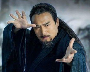 Nhậm Ngã Hành - giáo chủ Nhật Nguyệt Thần Giáo, từng cùng Lệnh Hồ Xung đối đầu Đông Phương Bất Bại.