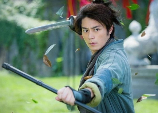 Hoắc Kiến Hoa gây chú ý với tạo hình Lệnh Hồ Xung trong phiên bản năm 2013.
