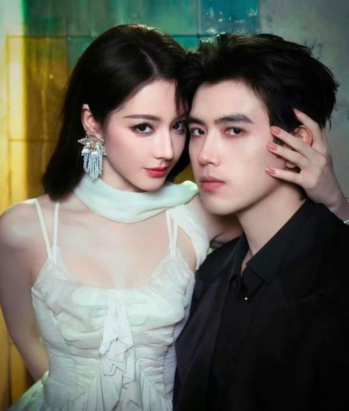 Tin đồn tình cảm giữa Địch Lệ Nhiệt Ba và Trần Phi Vũ tiếp tục được bàn luận trên mạng xã hội. Ảnh: Weibo