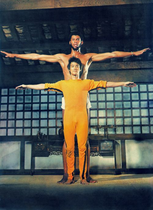 Kareem Abdul-Jabbar là đối thủ có thể hình vượt trội so với Lý Tiểu Long.