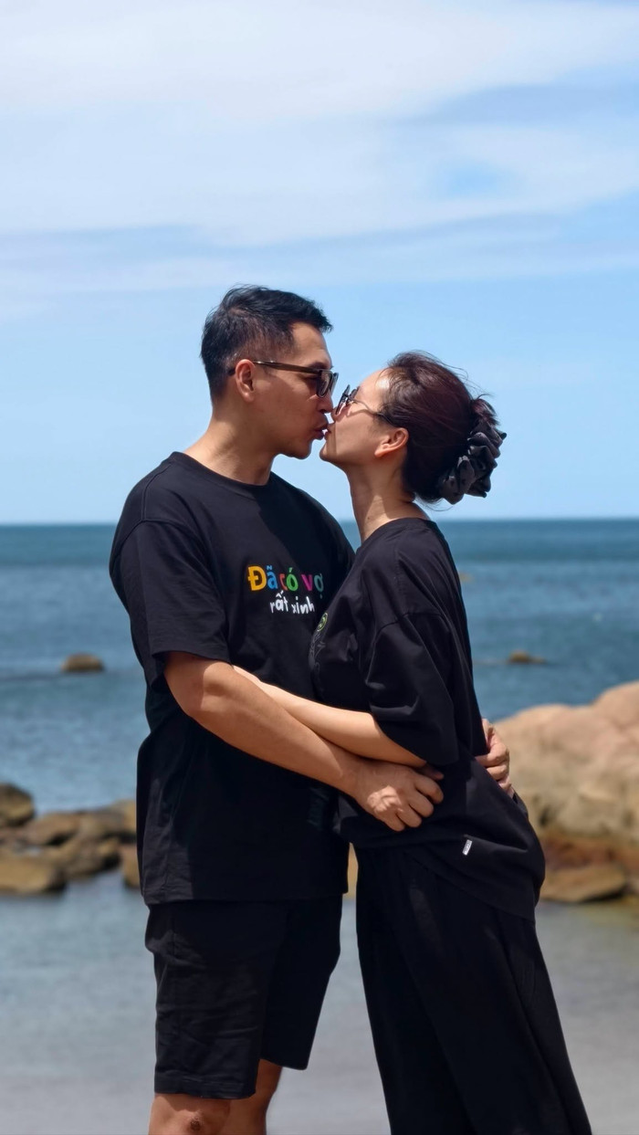 Sau những thăng trầm trong chuyện tình cảm, Hương Giang hiện có cuộc sống hạnh phúc bên ông xã doanh nhân hơn cô 11 tuổi.&nbsp;Ảnh: FBNV