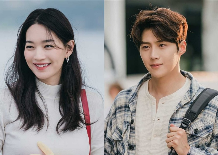 Shin Min Ah và Kim Seon Ho mang đến một chuyện tình chữa lành giữa vùng biển Gongjin. Yoon Hye Jin là nữ nha sĩ rời thành phố về vùng quê mở phòng khám và gặp Hong Do Shik, chàng trai đa năng luôn sẵn sàng giúp đỡ mọi người. Tác phẩm gây thiện cảm nhờ không khí bình yên, dàn nhân vật gần gũi cùng thông điệp về tình yêu và hạnh phúc. Không chỉ chuyện tình chính, những câu chuyện của người dân trong làng cũng tạo nên sức hấp dẫn riêng.
