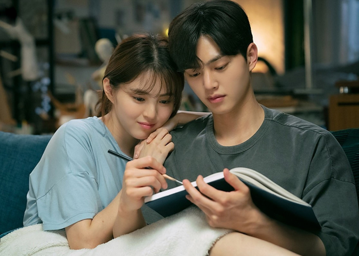 Khác với những tác phẩm trên, Dẫu biết mang màu sắc trưởng thành và táo bạo hơn. Han So Hee và Song Kang vào vai Yoo Na Bi và Park Jae Eon, hai người trẻ bước vào một mối quan hệ vừa hấp dẫn vừa nhiều bất ổn. Bộ phim từng gây tranh luận tại Hàn Quốc vì nội dung và những cảnh thân mật, nhưng đồng thời tạo hiệu ứng mạnh trên mạng xã hội, đặc biệt tại Việt Nam. Sức hút của cặp đôi chính giúp Dẫu biết trở thành một trong những tác phẩm tình cảm được bàn luận nhiều.