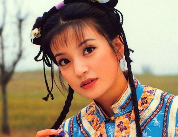 Triệu Vy ghi dấu ấn với vai Tiểu Yến Tử, trở thành hình tượng kinh điển của Hoàn Châu Cách Cách.