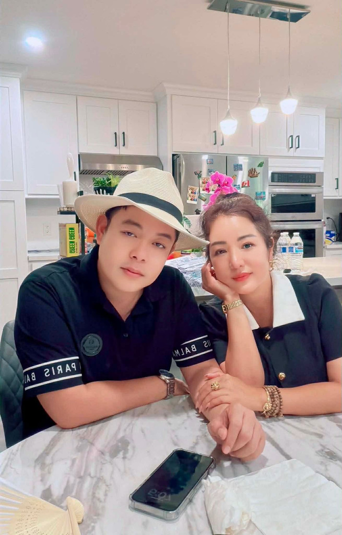 Thúy Nga chia sẻ về cuộc gặp Quang Lê sau khi nam ca sĩ trải qua mất mát.