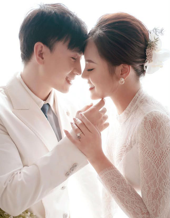 Sau nhiều năm, bộ ảnh cưới của Thu Quỳnh và Hoàng Anh Vũ vẫn được khán giả nhắc lại như một trong những khoảnh khắc đẹp của Hương Vị Tình Thân. Ảnh: Threads.