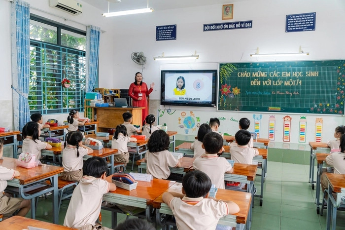 Học sinh lớp 1/1 Trường tiểu học Tân Sơn Nhì (phường Tân Sơn Nhì, TP.HCM) trong ngày tựu trường năm học 2026-2027, sáng 17-8 - Ảnh: QUỲNH TRÂM&nbsp;