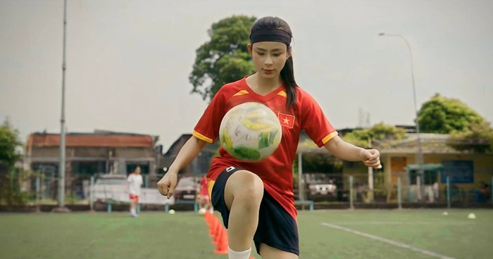 Minh (Thảo My) - cô gái 19 tuổi mang trong mình khát vọng theo đuổi bóng đá chuyên nghiệp. (Ảnh: VTV)