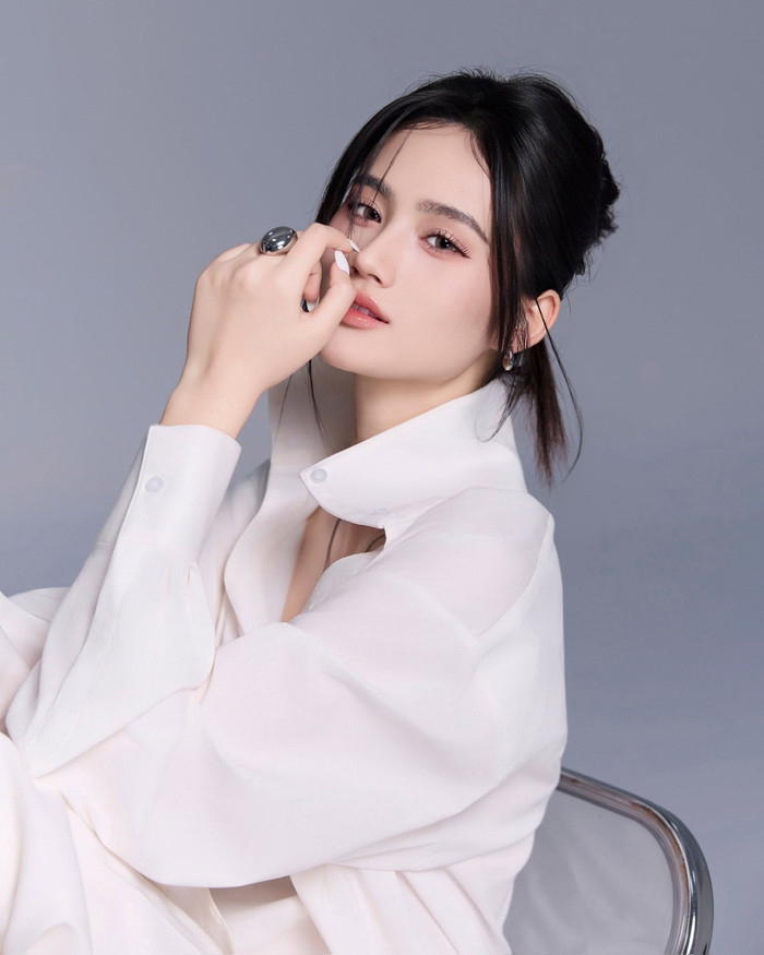 Ý Nhi hiện không thể tham gia các hoạt động thuộc khuôn khổ Miss World mặc dù cuộc thi năm nay tổ chức ở Việt Nam.&nbsp;