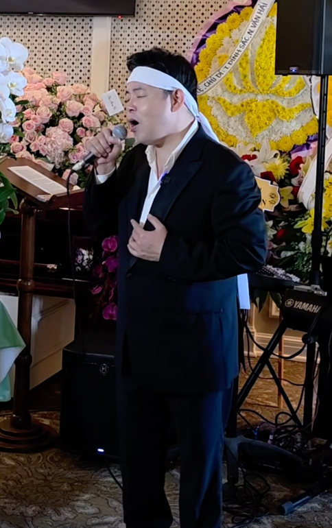 Nhiều khán giả gửi lời chia buồn đến Quang Lê sau tin mẹ nam ca sĩ qua đời.