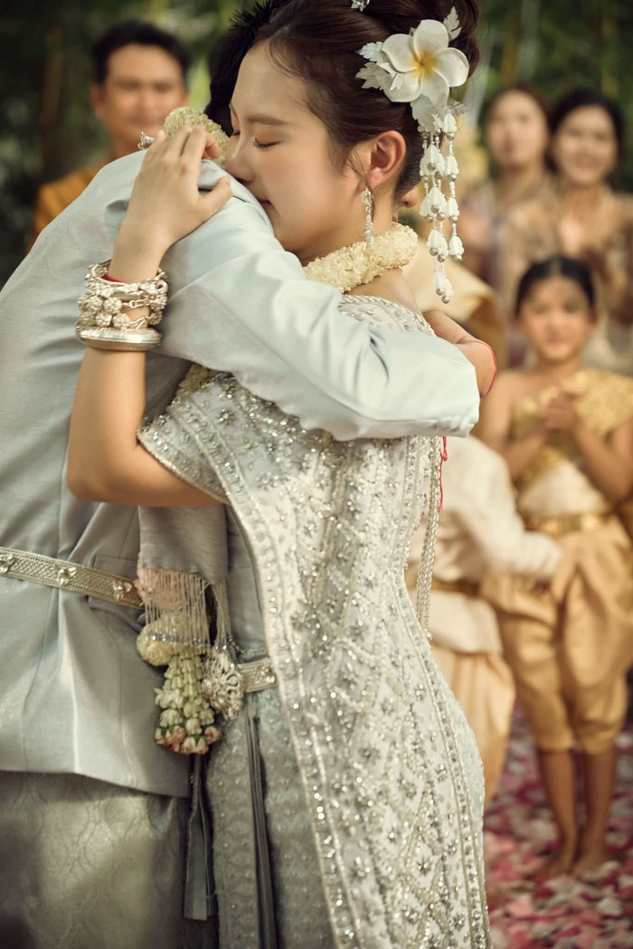 Phương Mỹ Chi gây ấn tượng với màn kết đôi cùng Bảo Định trong MV Thiên Đường Với Người Thương.